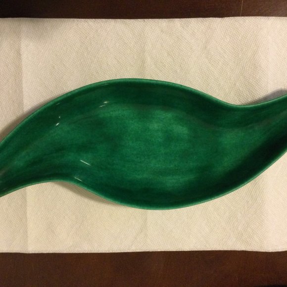 Handmade Green ceramic dish long bowl leaf shaped glossy signed - Picture 3 of 9